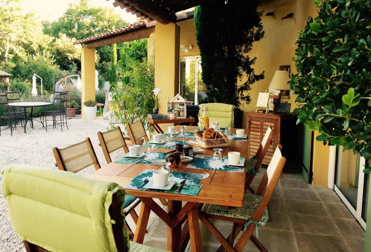 Le Mas Des Pierres Blanches Bed & Breakfast Venasque Exterior foto