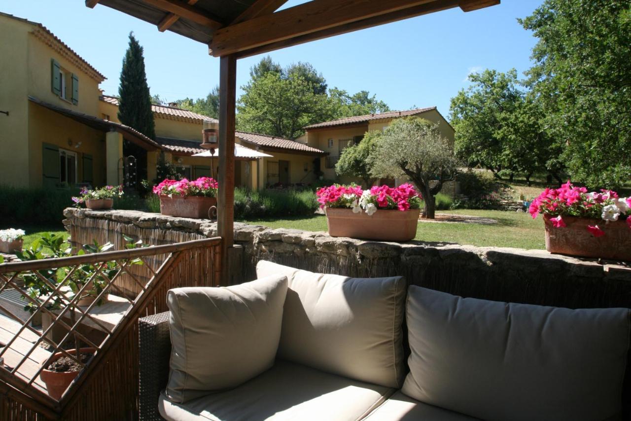 Le Mas Des Pierres Blanches Bed & Breakfast Venasque Exterior foto