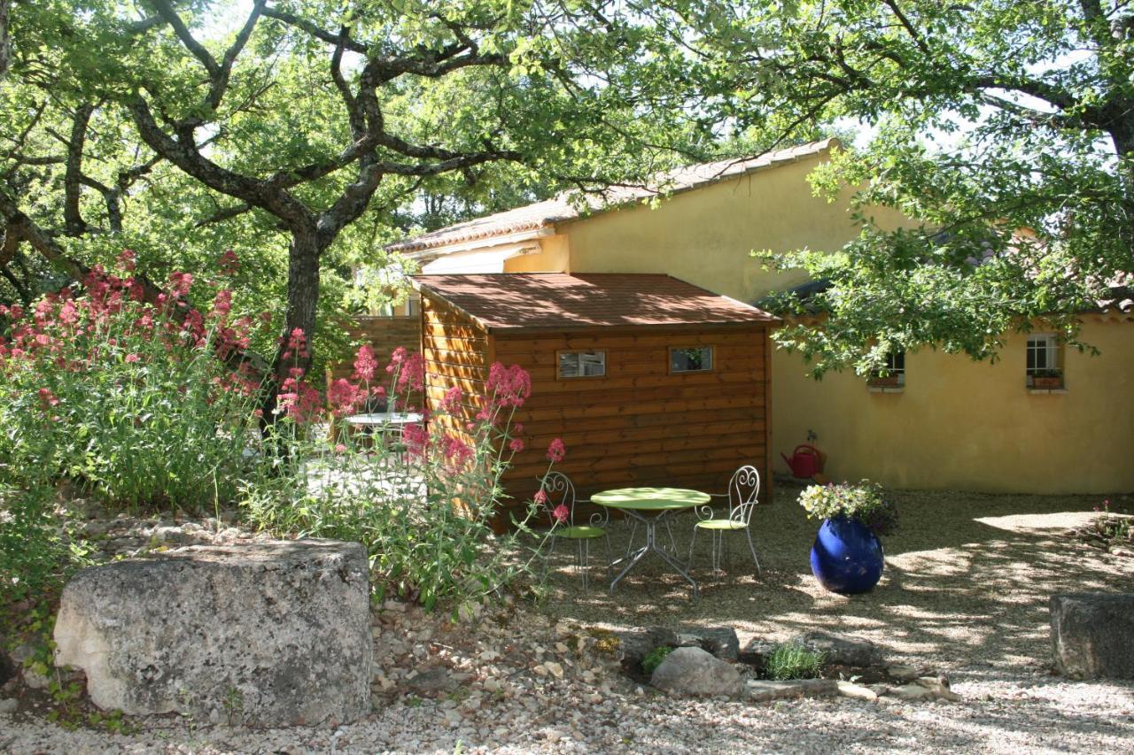 Le Mas Des Pierres Blanches Bed & Breakfast Venasque Exterior foto